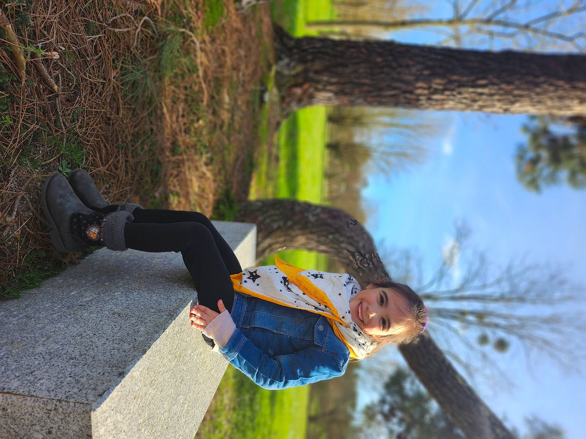 Louna participe au concours pour gagner de l'argent avec cette photo : denim, electric_blue, fun, grass, green, happy, joy, leisure, person, plant, recreation, reflection, tail, tree, trunk, twig, wood, woody_plant