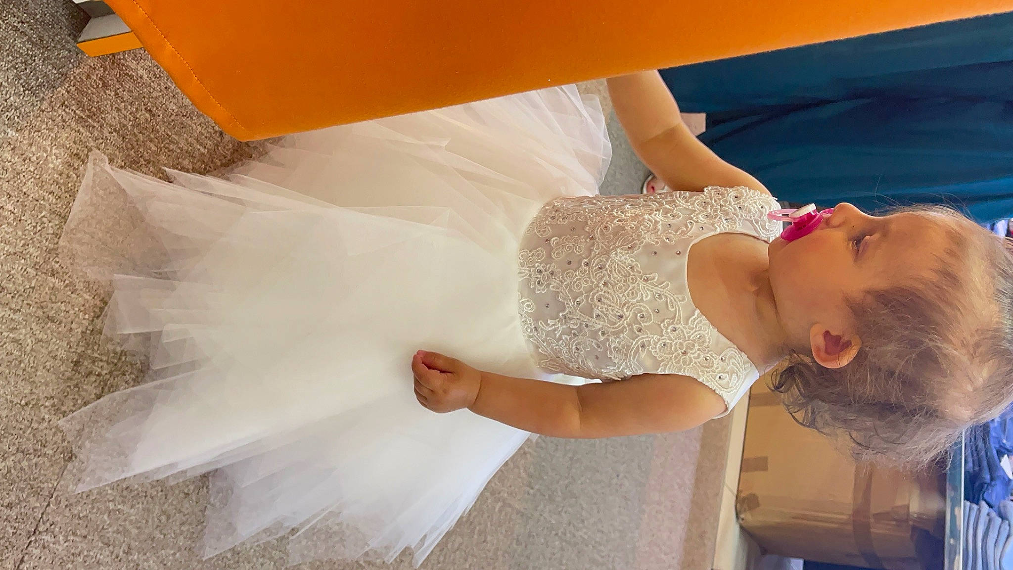 Neila participe au concours pour gagner de l'argent avec cette photo : arm, bridal_accessory, bridal_clothing, bridal_party_dress, bridal_veil, bride, dress, elbow, finger, gesture, gown, hand, happy, human_body, joint, orange, person, shoulder, textile, waist