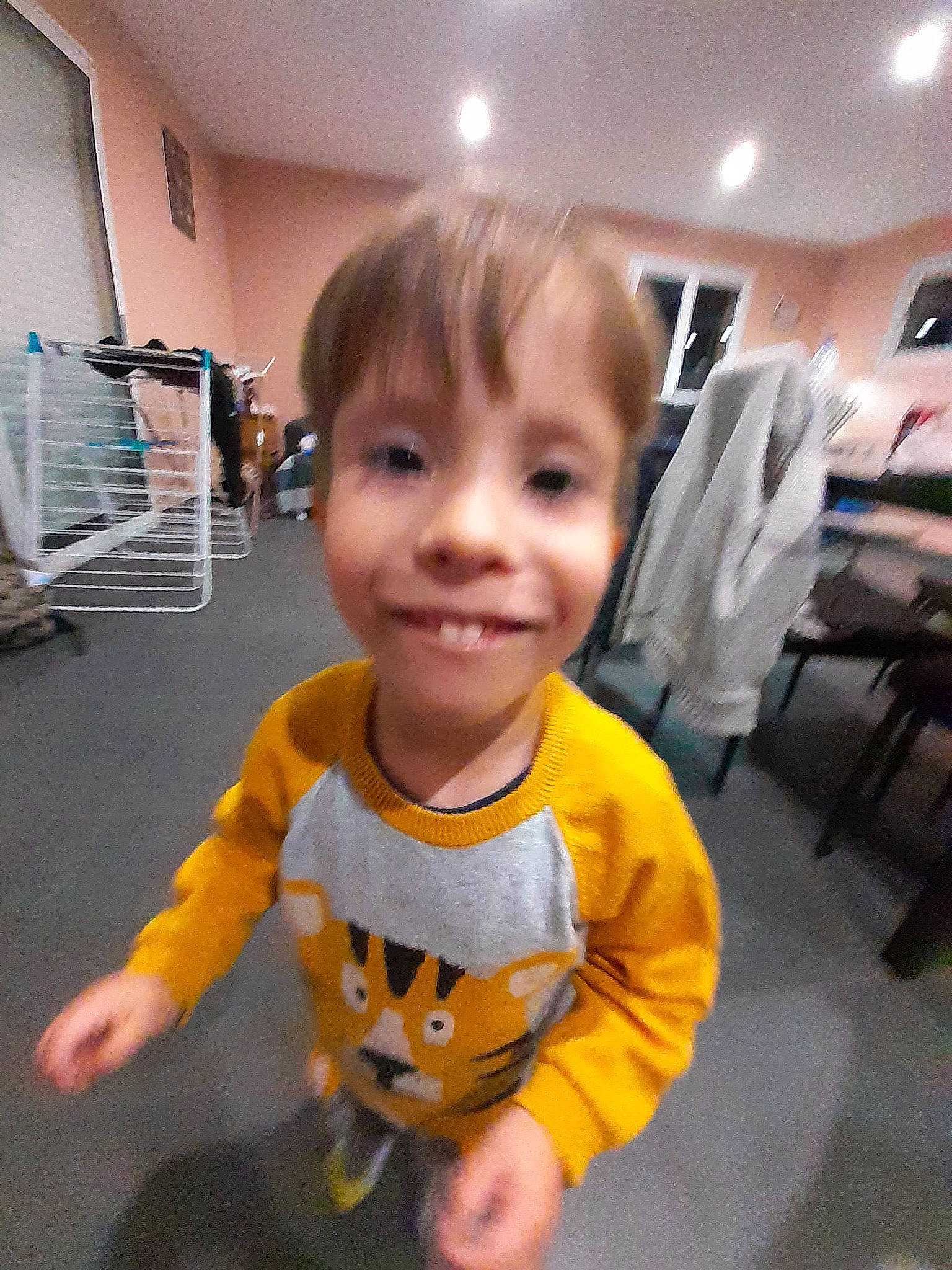 Raphael a rejoint le concours — aidez-le/la à gagner de superbes lots ! baby, baby_toddler_clothing, chair, cheek, child, floor, flooring, fun, happy, joy, person, play, room, sitting, skin, sleeve, smile, standing, t_shirt, table