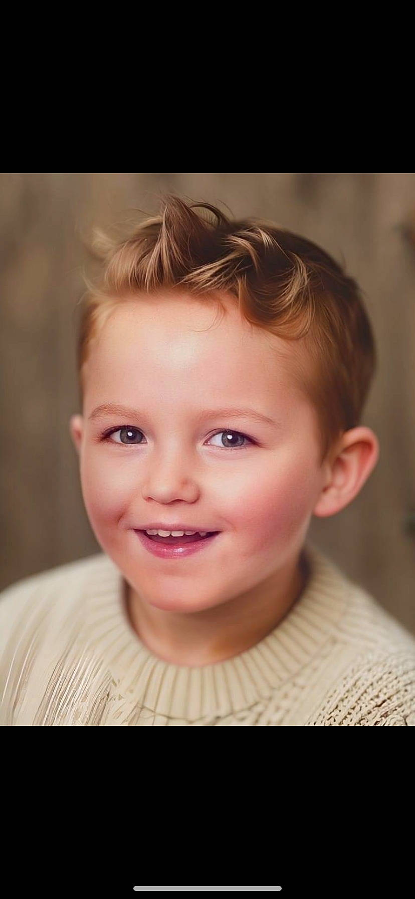 Loan a rejoint le concours — aidez-le/la à gagner de superbes lots ! blond, brown_hair, cheek, eyebrow, eyelash, face, flash_photography, forehead, happy, head, iris, jaw, joy, lip, makeover, neck, nose, person, pleased, smile