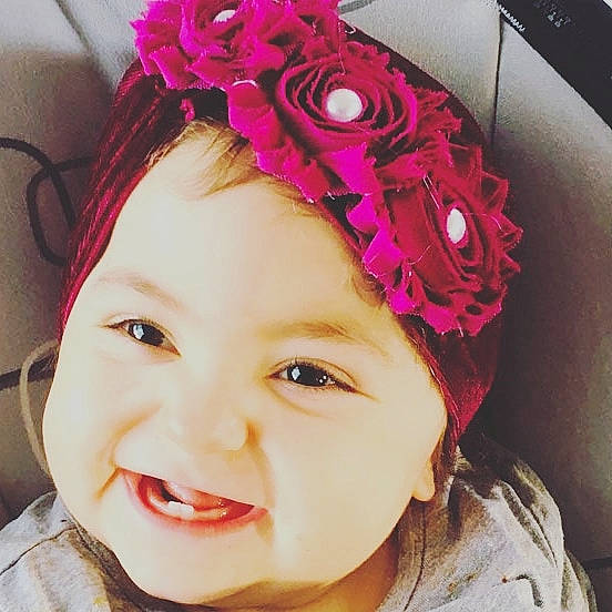 Allya participe au concours pour gagner de l'argent avec cette photo : beauty, cheek, child, chin, clothing, cool, eye, face, facial_expression, forehead, hair, hair_accessory, head, headband, headpiece, joy, lip, nose, person, pink