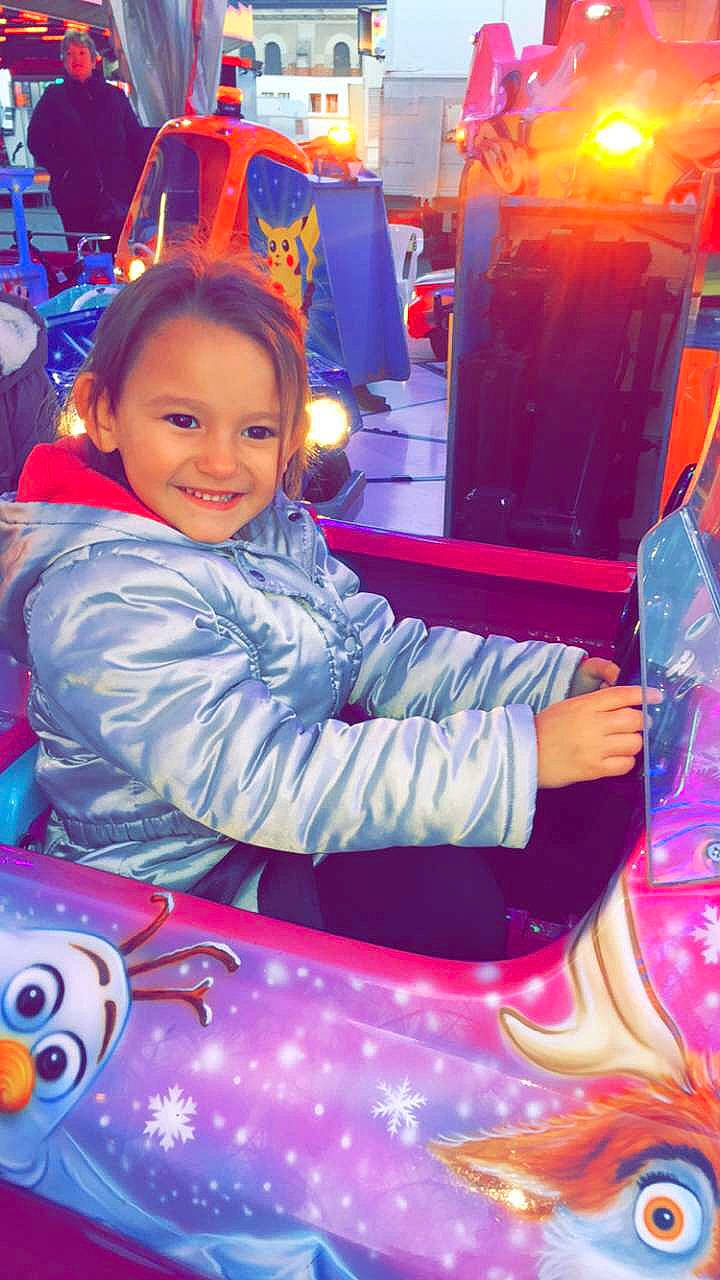 Kayla participe au concours pour gagner de l'argent avec cette photo : child, cool, fun, girl, joy, leisure, magenta, person, pink, play, product, purple, recreation, toddler, toy