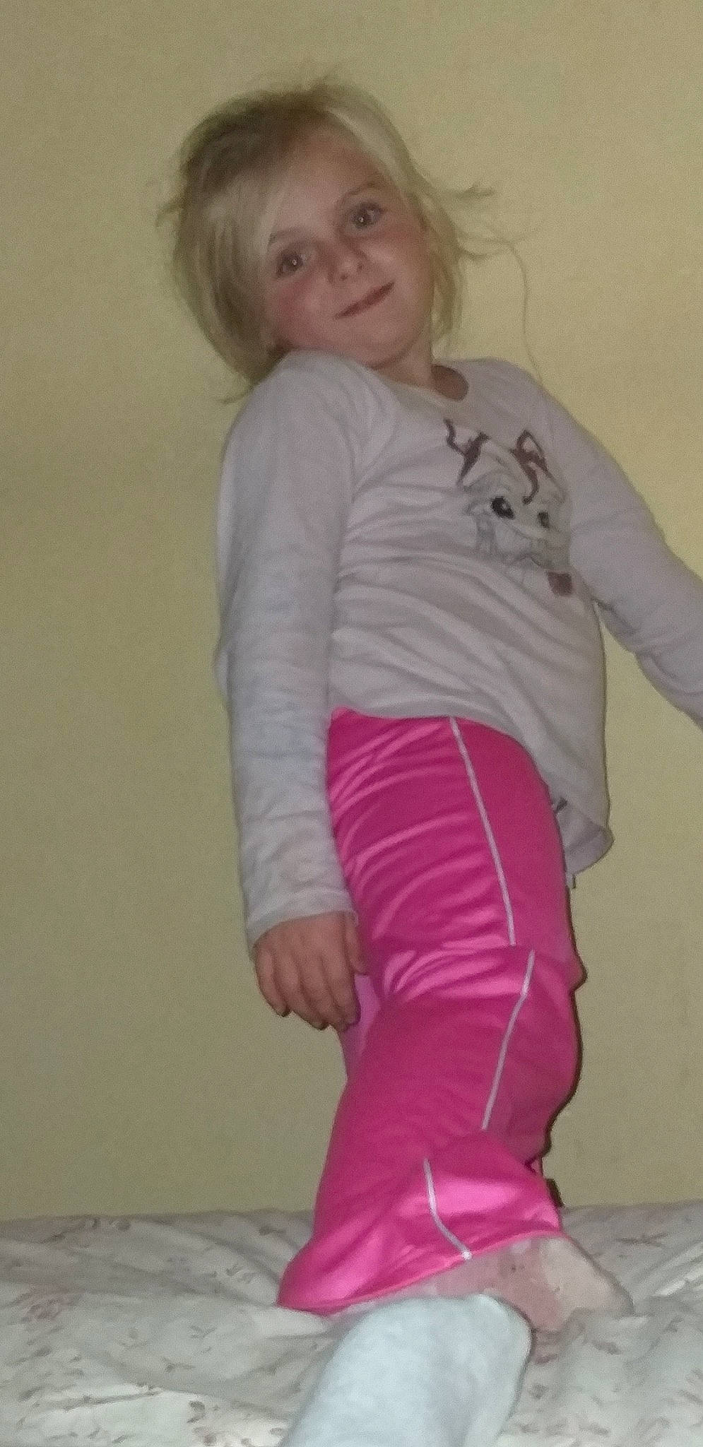 Lina participe au concours pour gagner de l'argent avec cette photo : arm, blond, child, clothing, hip, joint, knee, leg, magenta, neck, outerwear, pajamas, person, pink, shoulder, sleeve, stomach, trousers