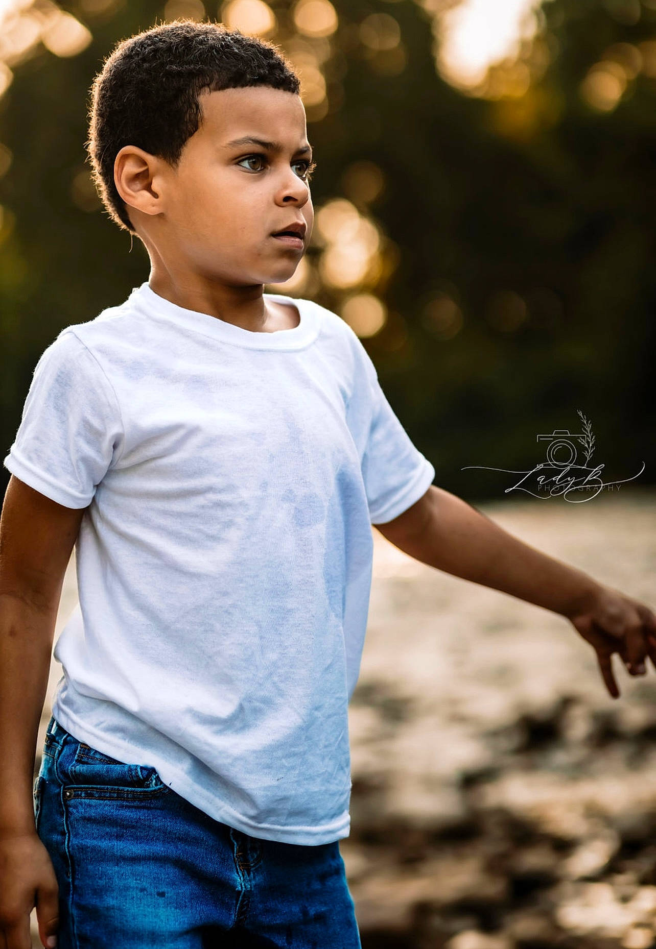 Kingston is registered to the contest to win money with this photo: cool, face, facial_expression, flash_photography, gesture, grass, hairstyle, hand, happy, jeans, people_in_nature, person, photograph, plant, shoulder, sleeve, standing, style, summer, sunlight