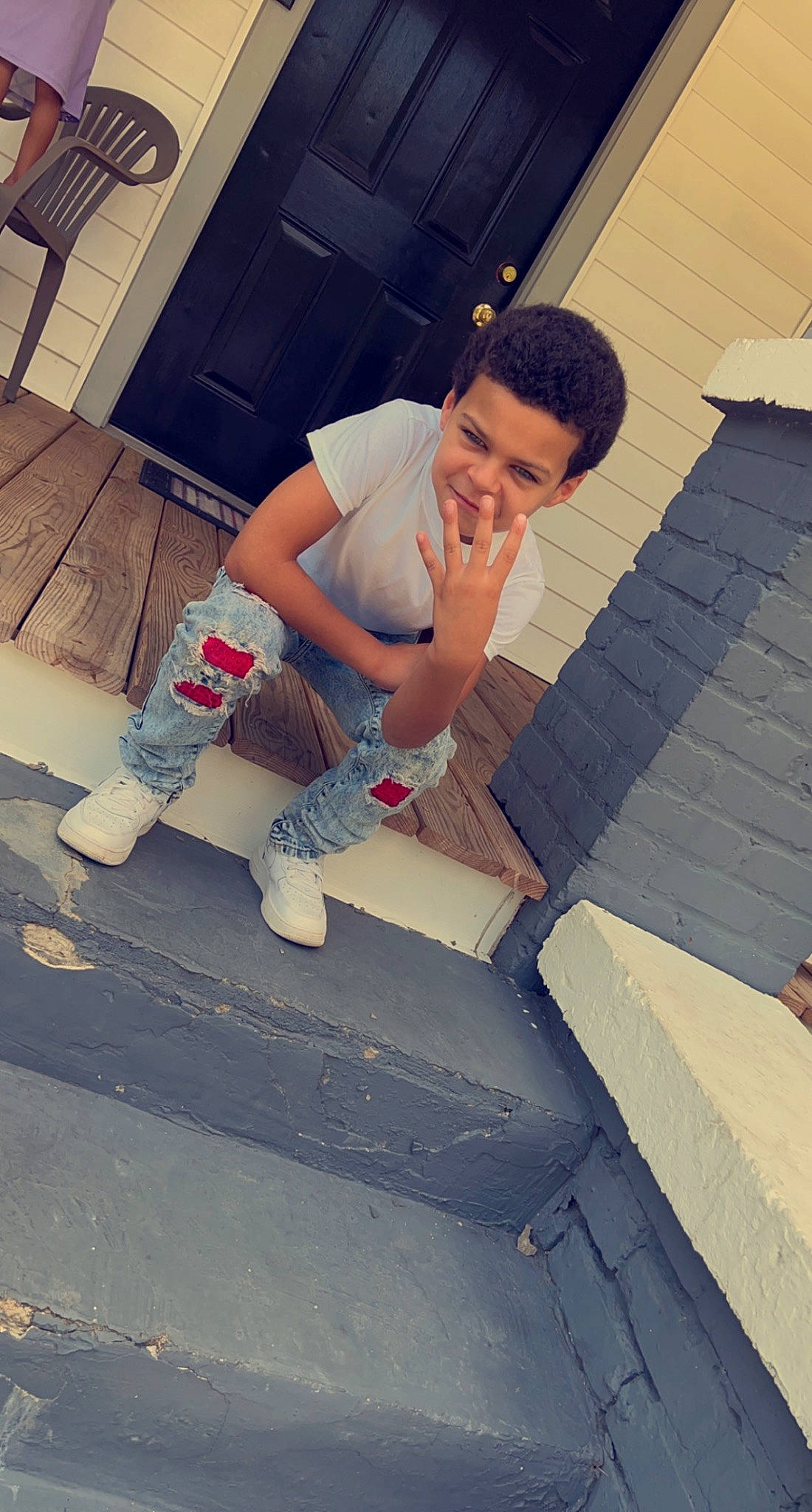 Kingston joined the competition — help win amazing prizes! asphalt, brick, concrete, floor, flooring, fun, happy, human_leg, knee, leisure, pattern, person, road_surface, shadow, sidewalk, sitting, smile, stairs, t_shirt, thigh