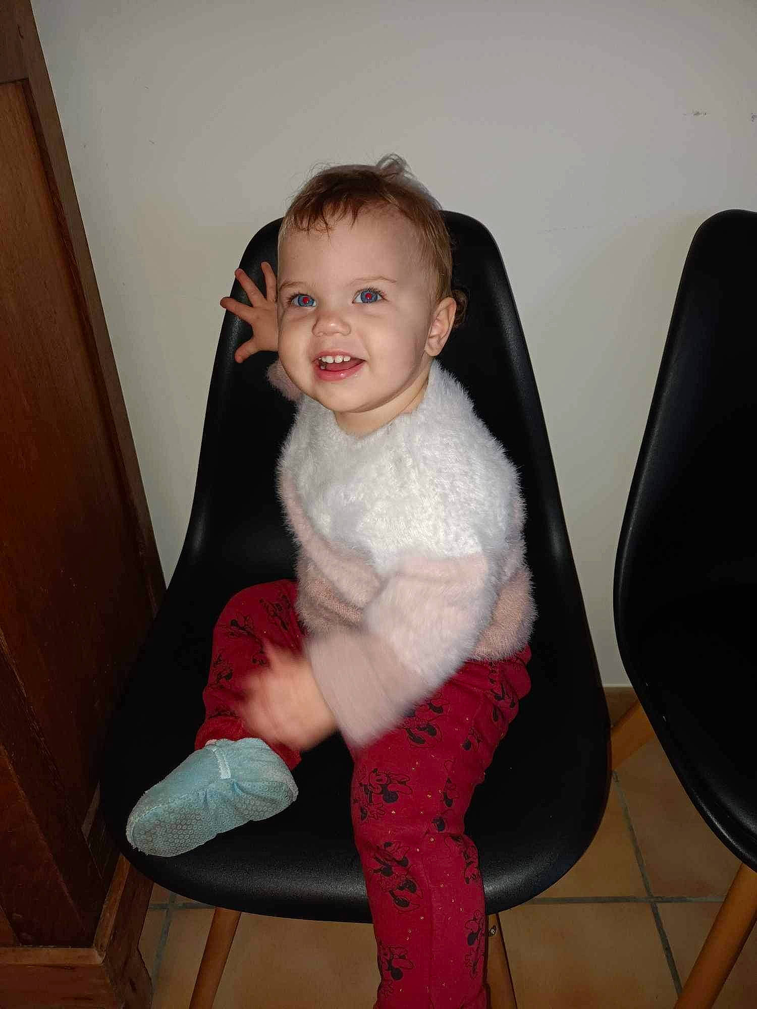 Sohalia participe au concours pour gagner de l'argent avec cette photo : baby_toddler_clothing, chair, cheek, comfort, flooring, fur, hair, happy, human_body, human_leg, joy, knee, lap, leg, person, shoe, sitting, sleeve, smile, sock
