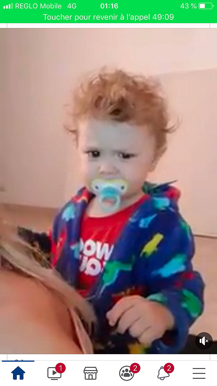 Niro a rejoint le concours — aidez-le/la à gagner de superbes lots ! abdomen, baby, baby_toddler_clothing, cheek, clothing, ear, eyelash, hair, happy, head, iris, nose, pattern, person, play, sitting, sleeve, t_shirt, thigh, thumb