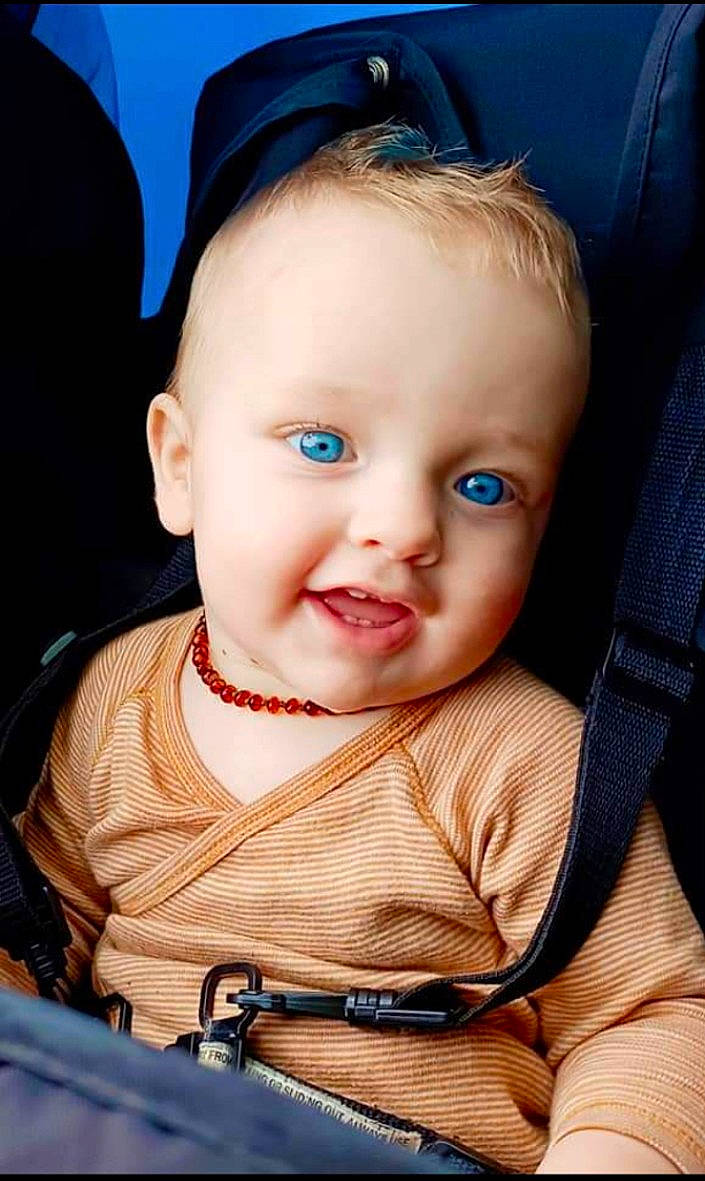 Aydan a rejoint le concours — aidez-le/la à gagner de superbes lots ! black, blue, cheek, chin, eye, eyebrow, eyelash, face, facial_expression, hairstyle, head, lip, mouth, nose, organ, person, photograph, product, skin, smile