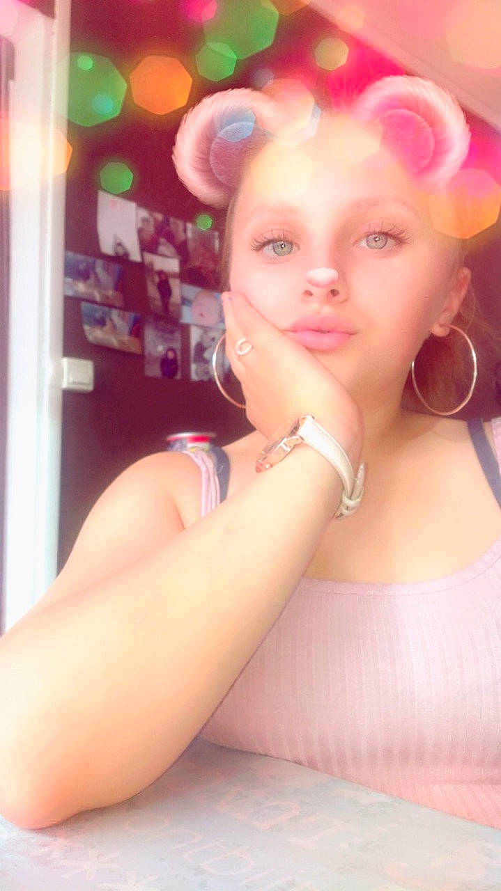 Tiffany a rejoint le concours — aidez-le/la à gagner de superbes lots ! beauty, blond, brown_hair, cheek, girl, gravure_idol, human_hair_color, japanese_idol, lip, person, pink, skin