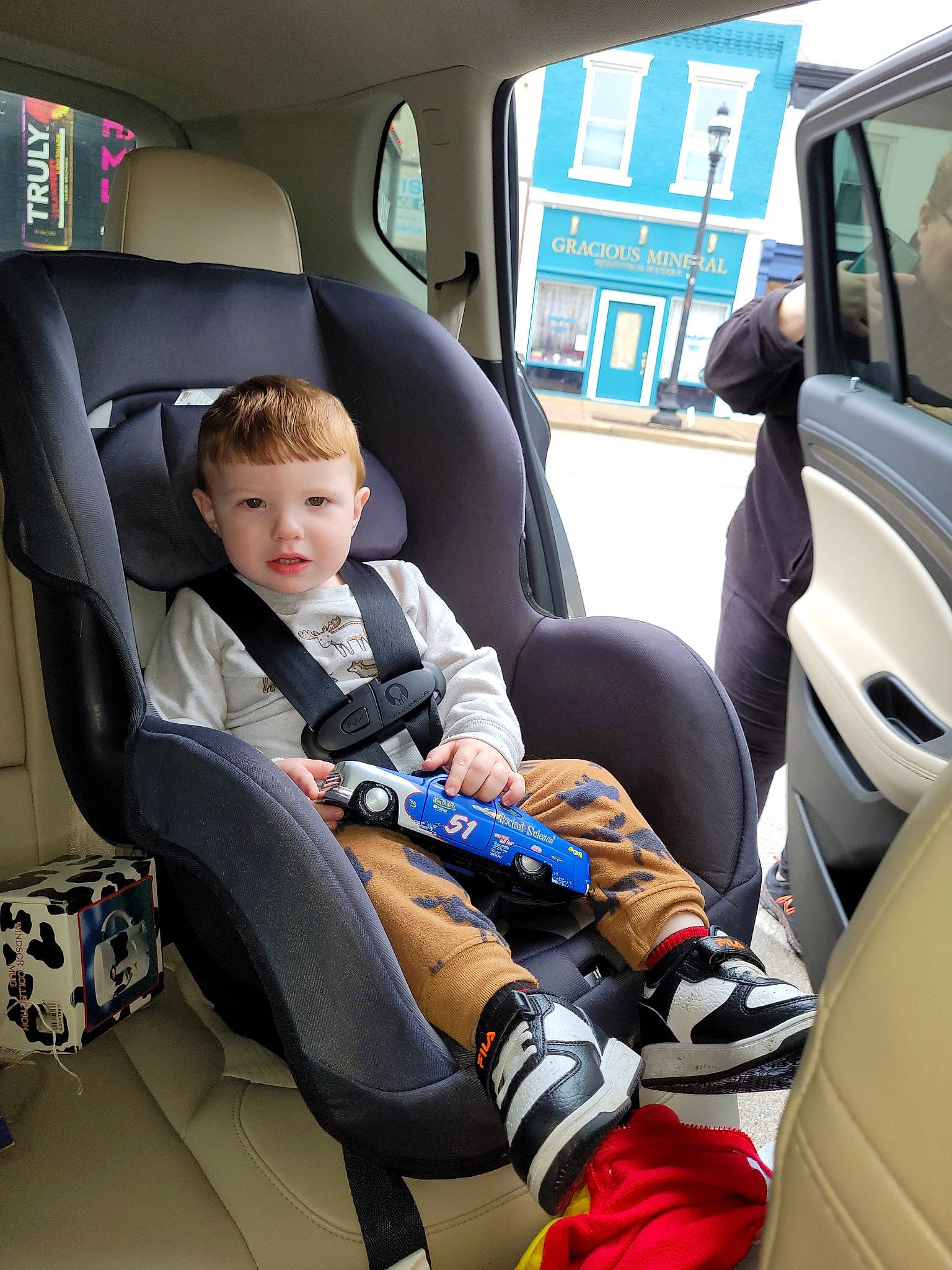 Hudson is registered to the contest to win money with this photo: auto_part, automotive_design, automotive_exterior, car, car_seat, car_seat_cover, comfort, family_car, head_restraint, luxury_vehicle, mode_of_transport, motor_vehicle, passenger, person, seat_belt, steering_part, steering_wheel, toddler, vehicle, vehicle_door