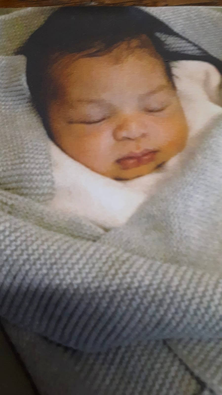 Andrid a rejoint le concours — aidez-le/la à gagner de superbes lots ! baby, baby_products, baby_toddler_clothing, bedtime, cheek, child, chin, comfort, ear, eyebrow, eyelash, linens, lip, nap, nose, person, skin, toddler