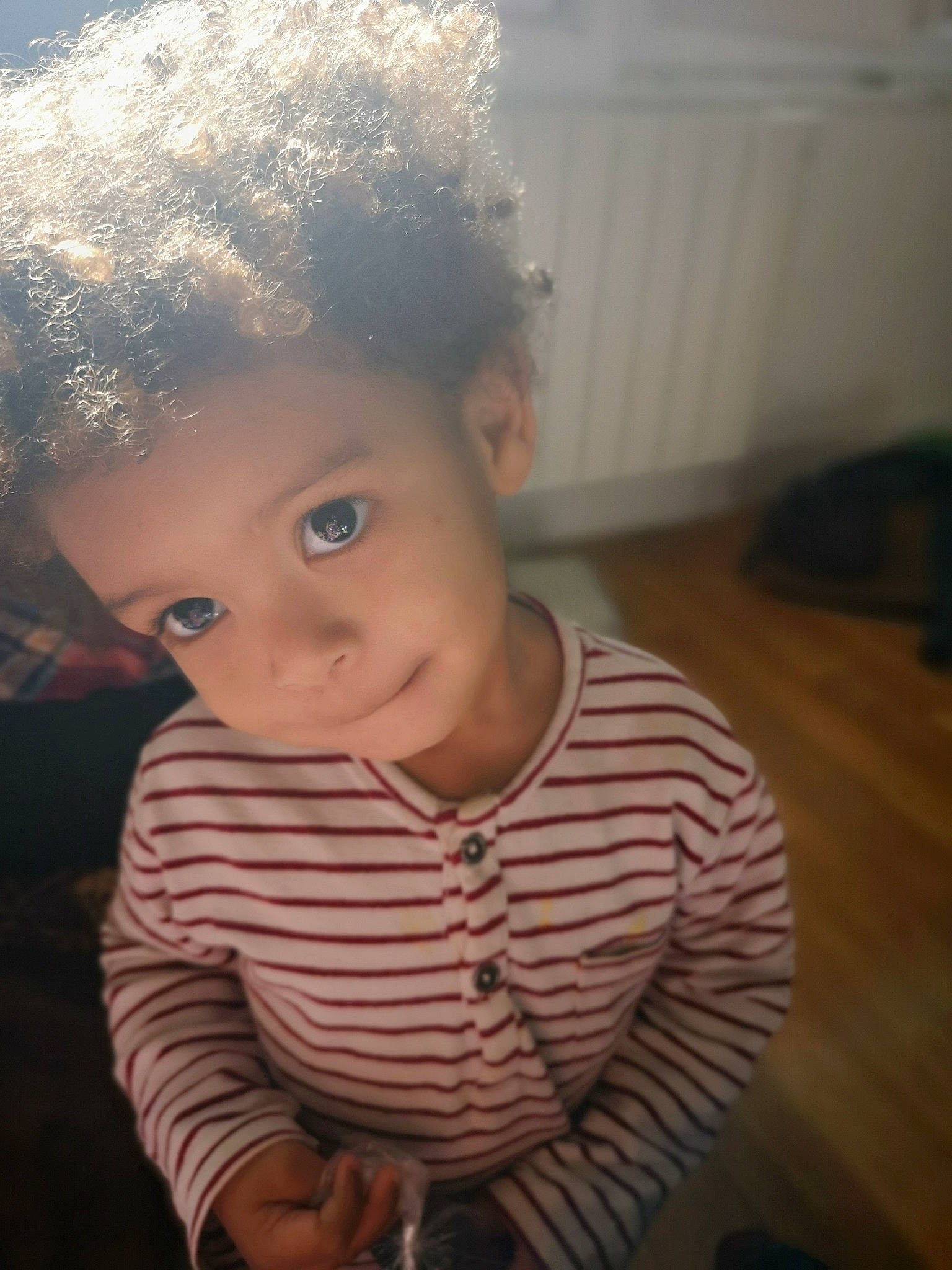 Andrid participe au concours pour gagner de l'argent avec cette photo : baby_toddler_clothing, blond, cap, cheek, child, cloud, eye, eyebrow, flash_photography, happy, headpiece, lip, nose, person, skin, sky, sleeve, standing, t_shirt, toddler