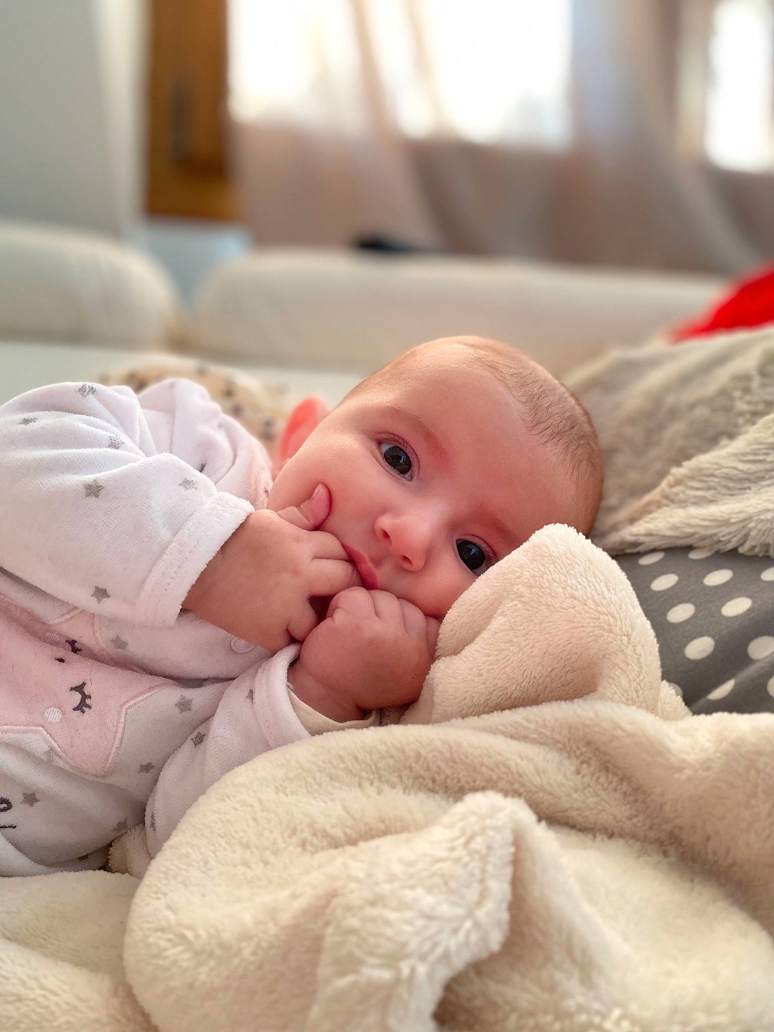 Giuliana participe au concours pour gagner de l'argent avec cette photo : baby, baby_sleeping, baby_toddler_clothing, cheek, child, comfort, head, linens, person, portrait_photography, room, sitting, skin, toddler