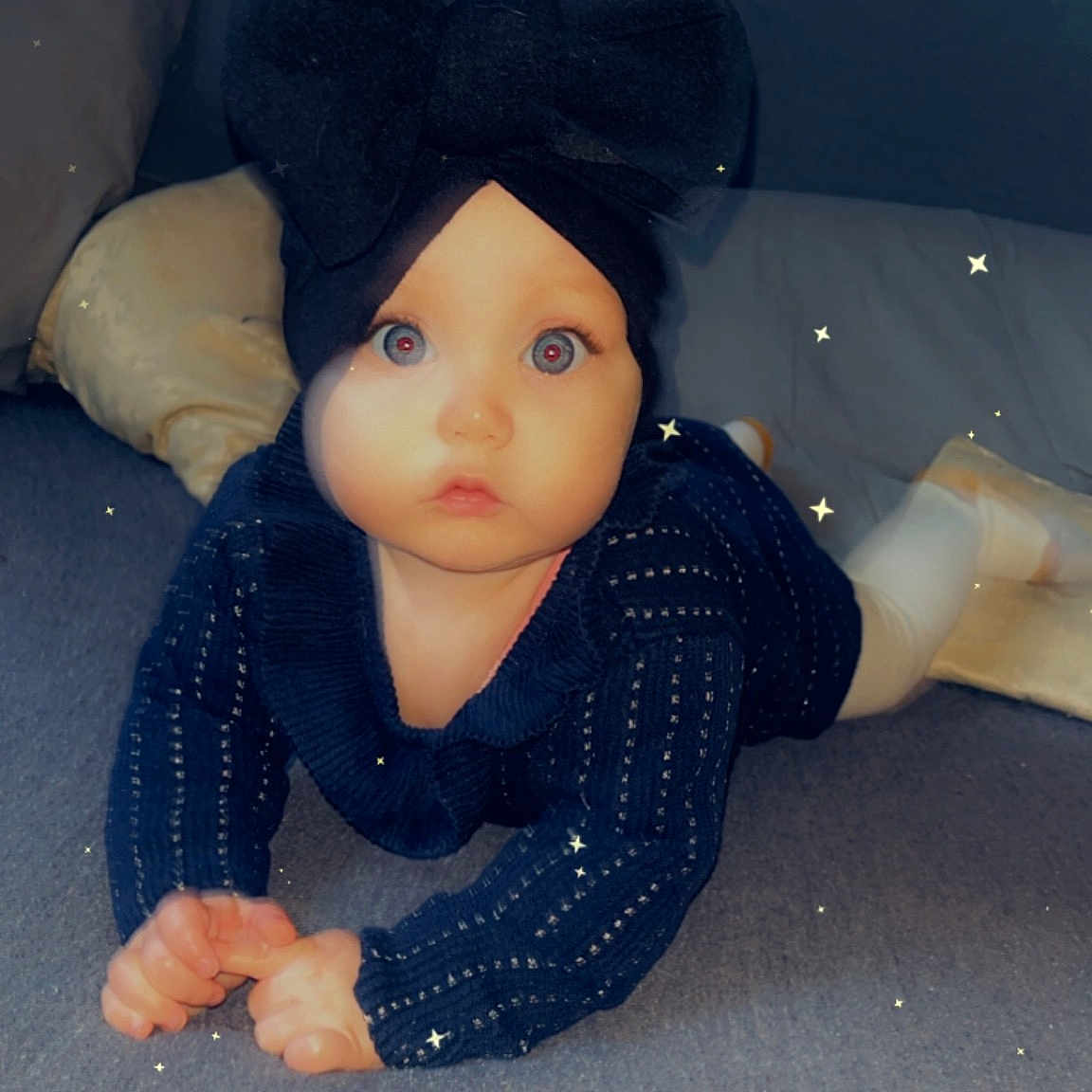Jade a rejoint le concours — aidez-le/la à gagner de superbes lots ! art, black_hair, cap, carmine, cheek, child, costume_hat, doll, electric_blue, eye, eyelash, fashion_accessory, figurine, fur, hat, pattern, plastic, sitting, toy