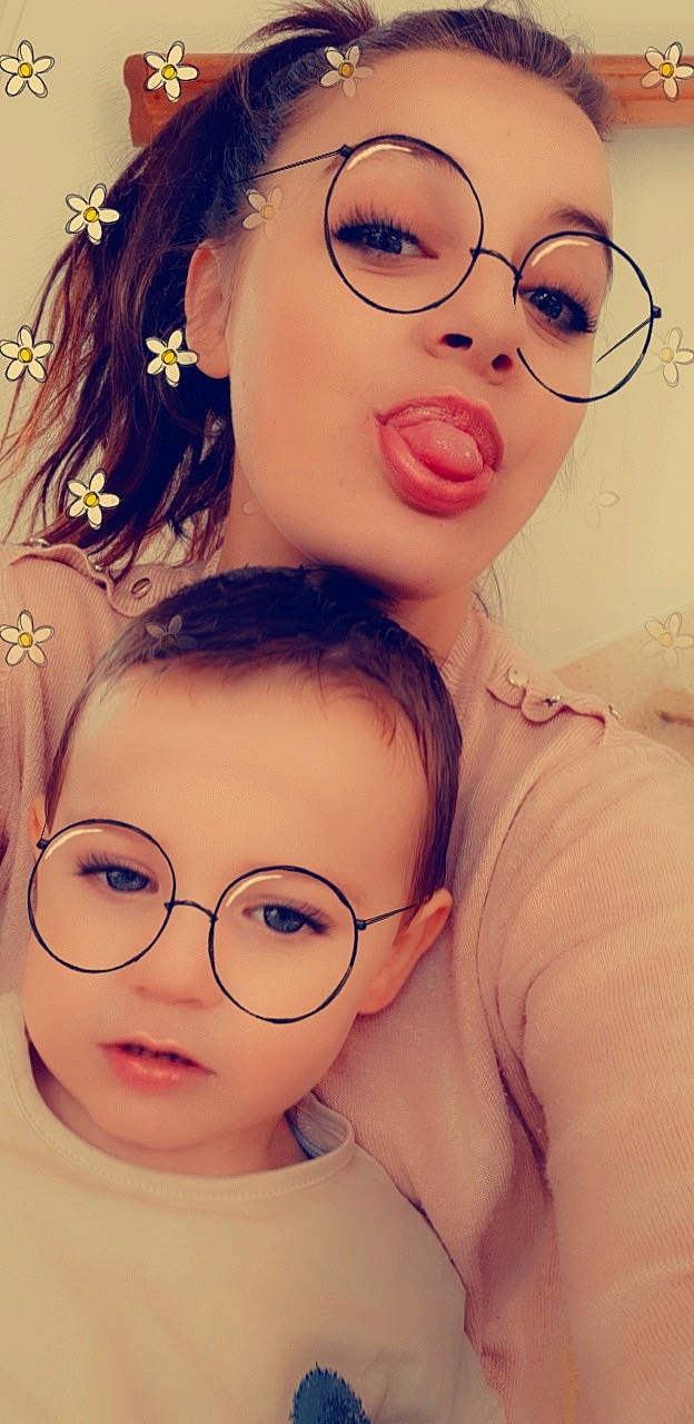 Yazid a rejoint le concours — aidez-le/la à gagner de superbes lots ! beauty, cheek, child, chin, cool, eye, eyebrow, eyewear, face, forehead, fun, glasses, hair, head, lip, nose, person, photography, selfie, skin