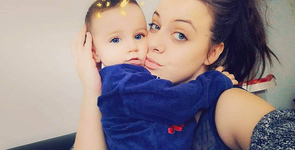 Yazid a rejoint le concours — aidez-le/la à gagner de superbes lots ! baby, cheek, child, daughter, eye, face, forehead, fun, happy, hug, interaction, iris, lip, love, mother, nose, people, person, skin, smile