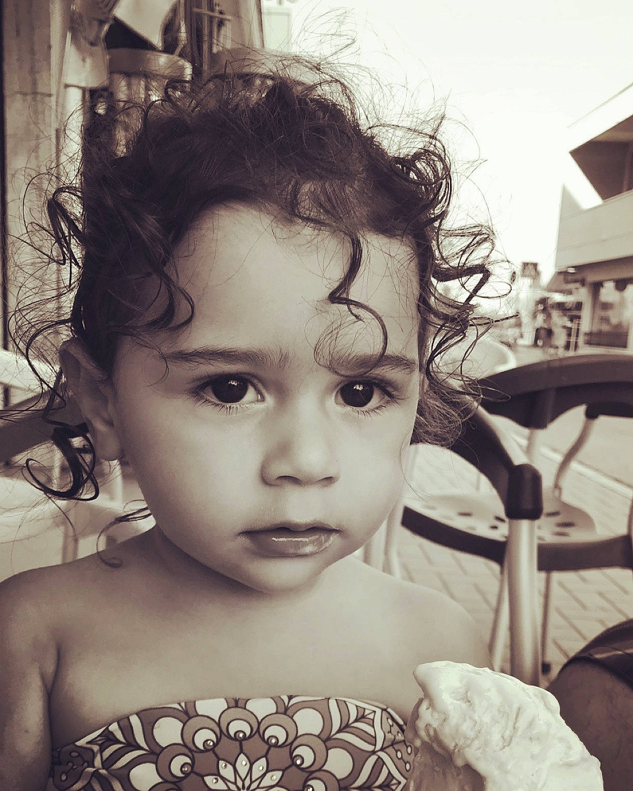 Azra a rejoint le concours — aidez-le/la à gagner de superbes lots ! beauty, black_and_white, black_hair, cheek, child, chin, cool, eye, eyebrow, face, forehead, hair, hairstyle, head, lip, monochrome, nose, person, photograph, photography