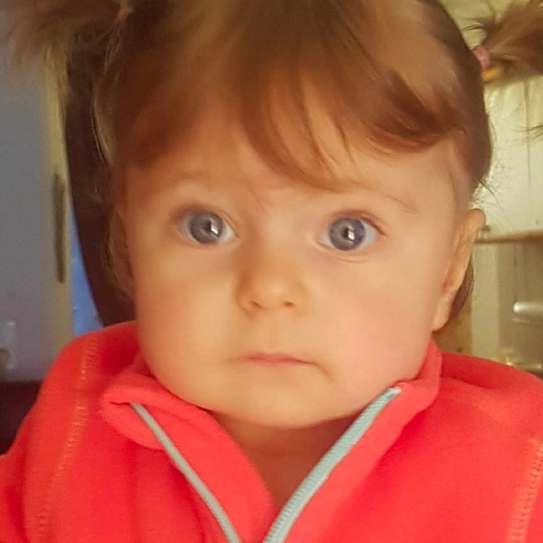 Emmie a rejoint le concours — aidez-le/la à gagner de superbes lots ! boy, cheek, child, chin, ear, eye, eyebrow, face, forehead, girl, hair, hairstyle, head, human_hair_color, infant, lip, nose, organ, person, skin