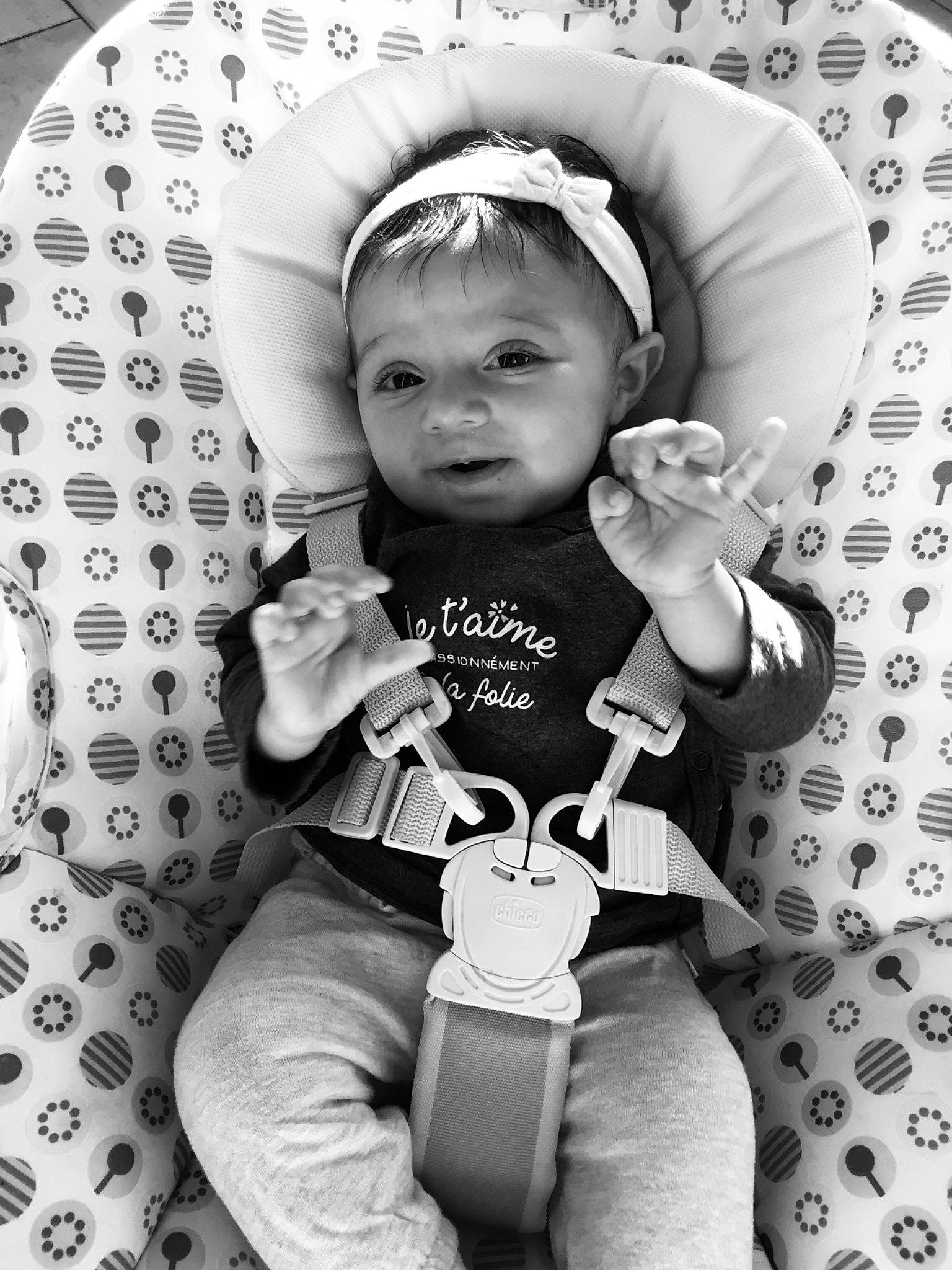 Meïly a rejoint le concours — aidez-le/la à gagner de superbes lots ! baby, baby_products, black_and_white, child, happy, monochrome, person, photography, product, smile, style, toddler, white