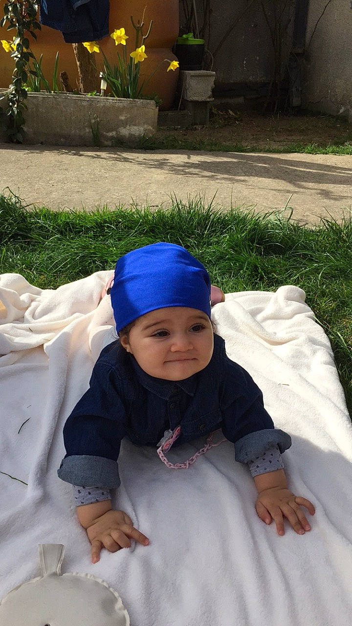 Meïly participe au concours pour gagner de l'argent avec cette photo : baby, child, headgear, joy, person, toddler