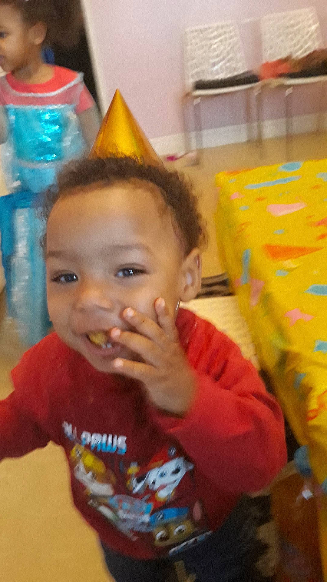 Faycal participe au concours pour gagner de l'argent avec cette photo : boy, cheek, child, day, eye, face, fun, head, infant, joy, mouth, nose, organ, party_hat, person, play, product, skin, smile, toddler