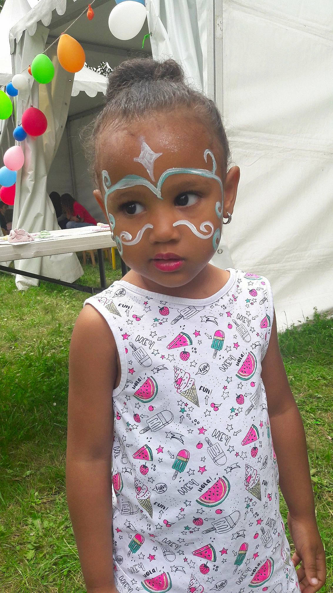 Rania a rejoint le concours — aidez-le/la à gagner de superbes lots ! child, flower, fun, girl, happiness, person, pink, skin, smile, summer, toddler