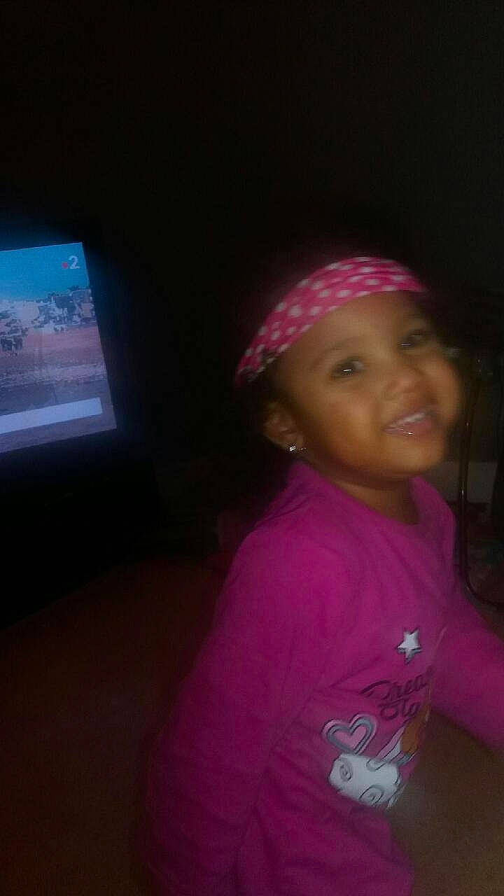 Rania a rejoint le concours — aidez-le/la à gagner de superbes lots ! black, cheek, child, cool, day, emotion, eye, face, forehead, fun, girl, head, human_body, joy, light, magenta, person, pink, purple, skin