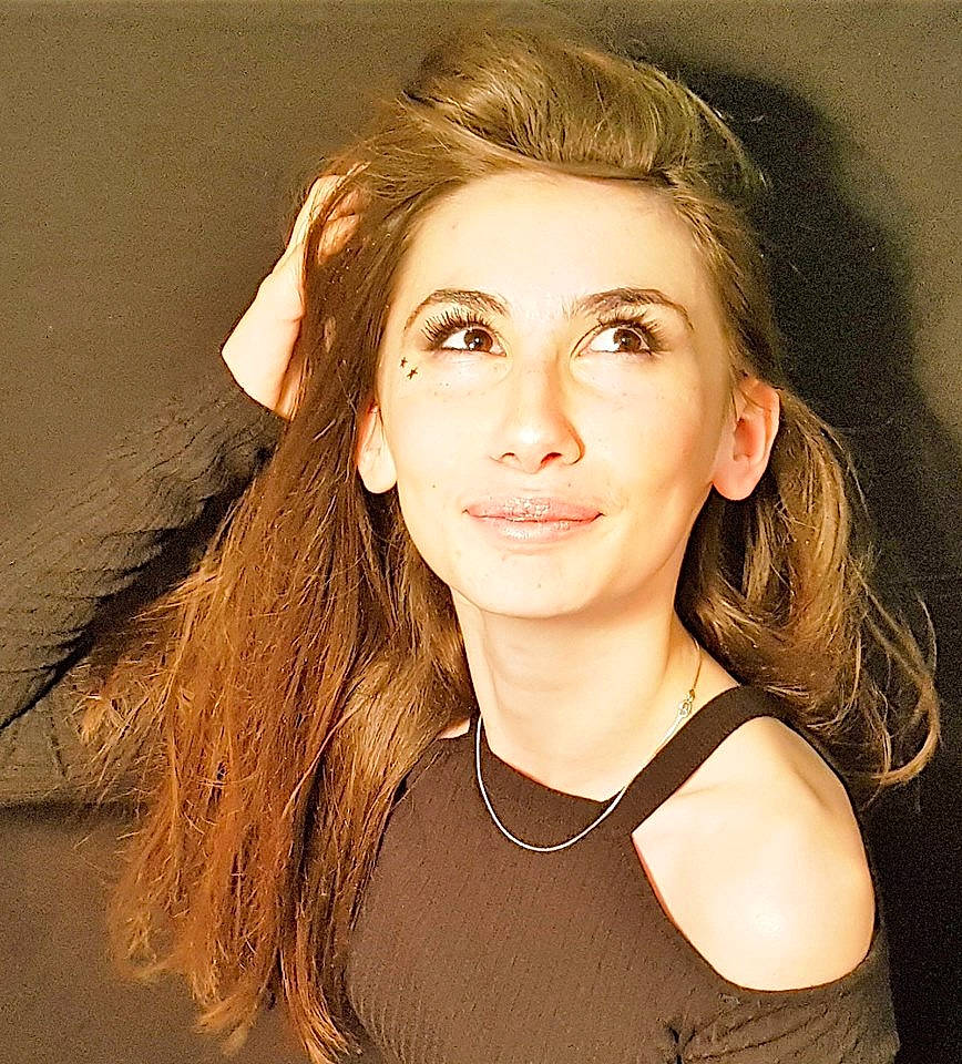 Audrey a rejoint le concours — aidez-le/la à gagner de superbes lots ! beauty, blond, brown_hair, chin, eyebrow, face, feathered_hair, forehead, hair, hairstyle, jaw, layered_hair, lip, long_hair, neck, person, photo_shoot, photography, portrait, portrait_photography