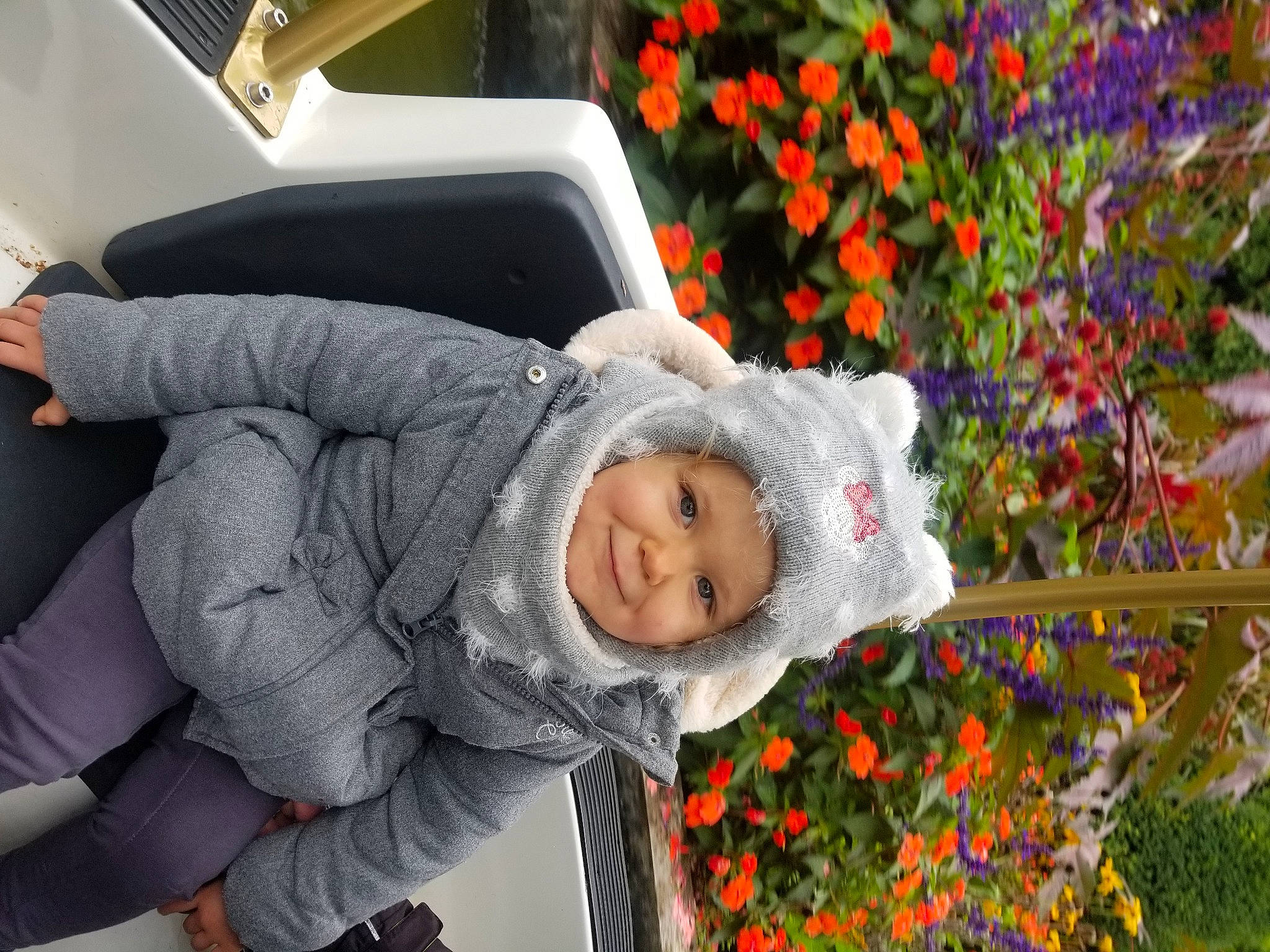 April a rejoint le concours — aidez-le/la à gagner de superbes lots ! child, flower, happy, headwear, joy, leisure, person, plant, smile, toddler, tree