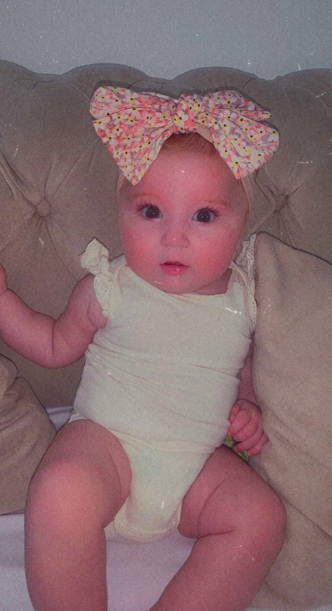 Rosalia participe au concours pour gagner de l'argent avec cette photo : baby, baby_toddler_clothing, cap, cheek, chin, comfort, dress, eye, face, fashion_accessory, head, headgear, human_leg, iris, lip, person, pink, skin, sleeve, thigh