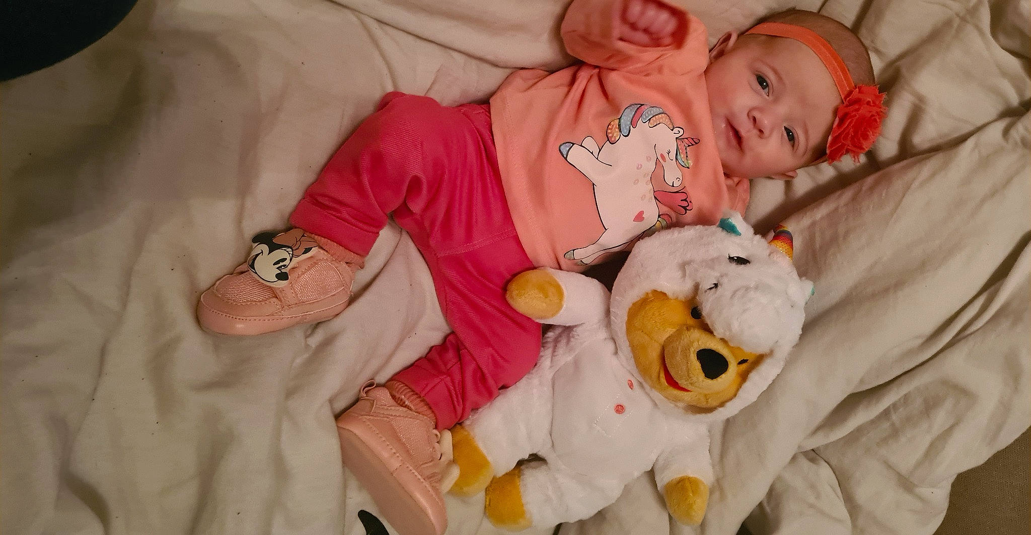 Alyzéa participe au concours pour gagner de l'argent avec cette photo : baby, baby_toddler_clothing, cheek, child, comfort, hand, happy, headwear, linens, mammal, orange, person, pink, red, skin, sleeve, stuffed_toy, textile, toddler, toy