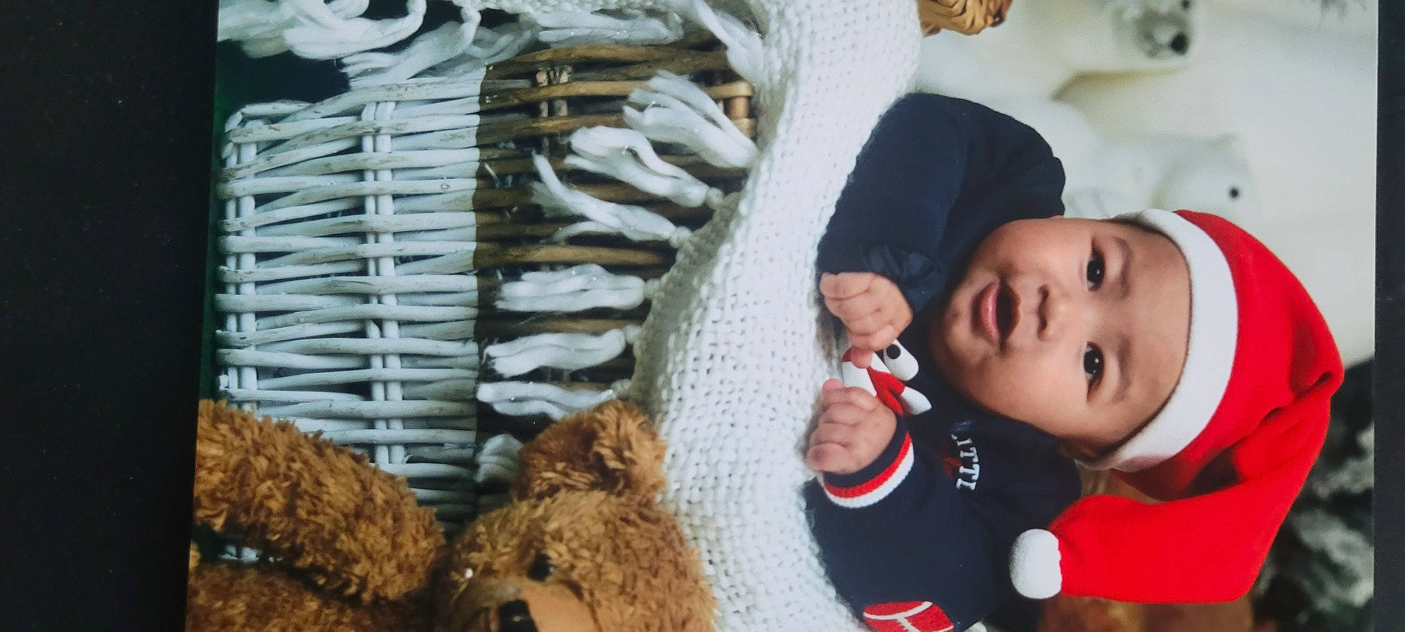 Tahina a rejoint le concours — aidez-le/la à gagner de superbes lots ! baby, baby_products, baby_toddler_clothing, child, fur, fur_clothing, happy, headgear, headwear, livestock, mammal, person, room, sheep, stuffed_toy, textile, toddler, tree, vertebrate, winter