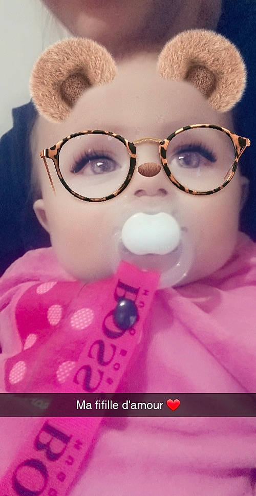 Kaylïe a rejoint le concours — aidez-le/la à gagner de superbes lots ! cheek, eyewear, glasses, nose, pink, teddy_bear, toy, vision_care