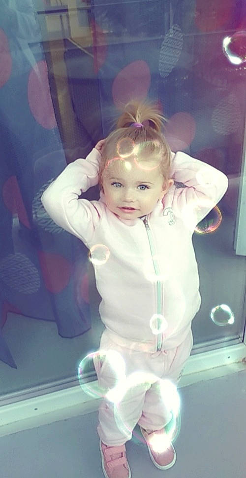 Kelsy a rejoint le concours — aidez-le/la à gagner de superbes lots ! arm, baby, cheek, child, cool, ear, eye, face, fun, hair, happy, head, person, photography, pink, play, skin, smile, snapshot, toddler