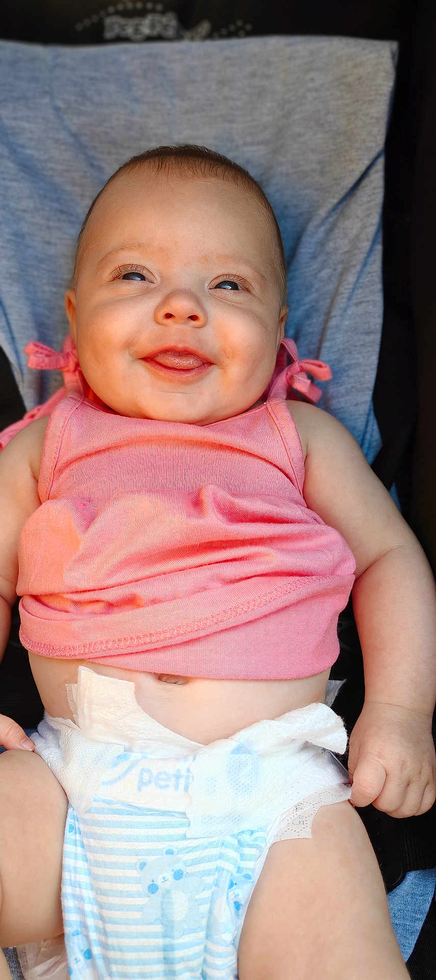 Maëly participe au concours pour gagner de l'argent avec cette photo : baby, smile, pink_top, diaper, cute, happy, child, infant, skin, face, arms, legs, sitting, clothing, closeup, cheeks, playful, toddler, cute_expression, babywear