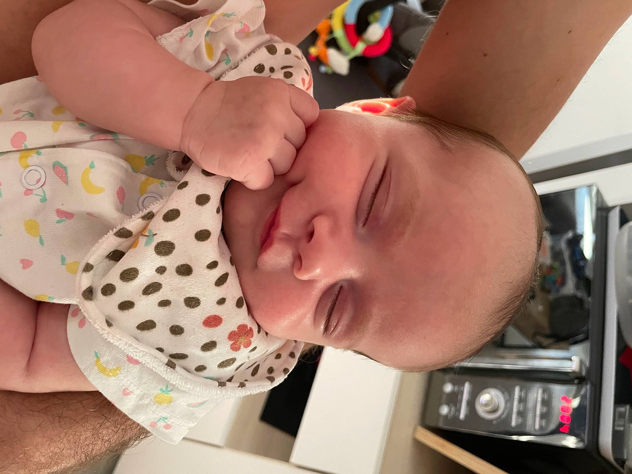 Iris participe au concours pour gagner de l'argent avec cette photo : abdomen, baby, baby_products, baby_toddler_clothing, cheek, chest, child, eyelash, facial_expression, finger, happy, mouth, nail, nose, pattern, person, product, skin, smile, toddler