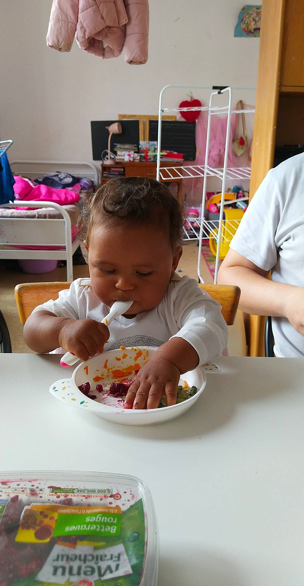 Erina a rejoint le concours — aidez-le/la à gagner de superbes lots ! baby, breakfast, child, comfort_food, cuisine, eating, food, lunch, meal, person, play, sweetness, toddler