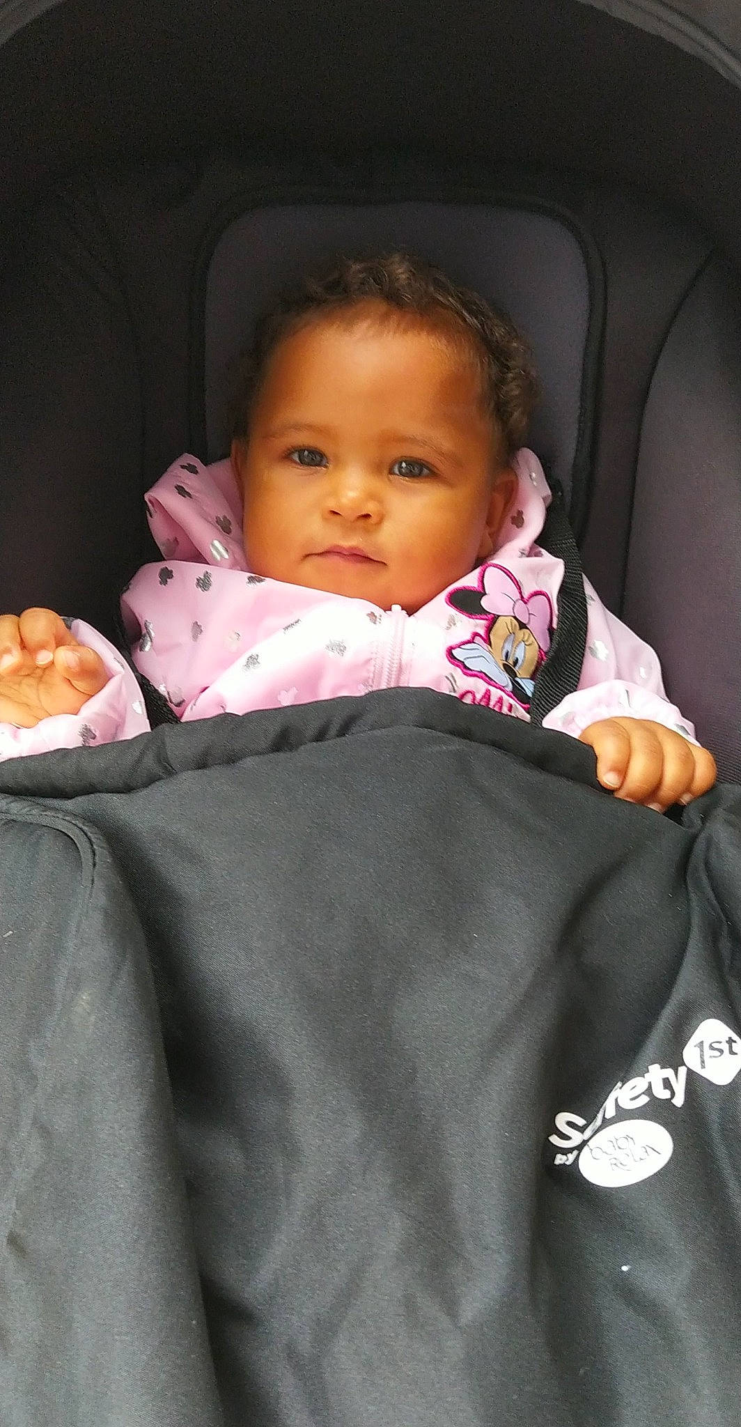 Erina a rejoint le concours — aidez-le/la à gagner de superbes lots ! baby, baby_carriage, baby_products, baby_safety, bedtime, blanket, cheek, child, comfort, eye, infant_bed, person, product, skin, textile, toddler