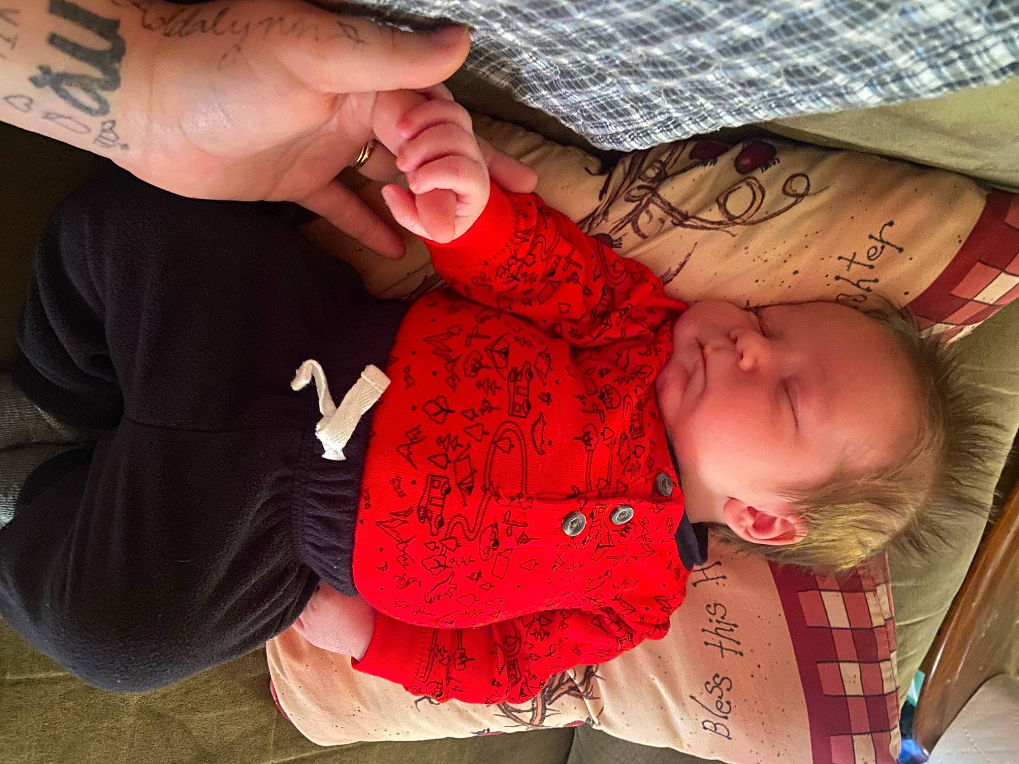 Jonathan is registered to the contest to win money with this photo: baby, baby_toddler_clothing, child, elbow, finger, gesture, hand, happy, human_body, human_leg, joint, mouth, nail, pattern, person, skin, sleeve, thigh, thumb, toddler
