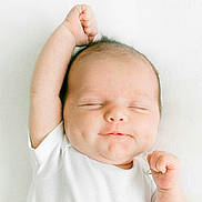 Gihan a rejoint le concours — aidez-le/la à gagner de superbes lots ! baby, infant, newborn, sleeping, onesie, white_clothing, smile, dimple, closed_eyes, arm_up, fist, soft_light, minimal_background, portrait, cute, peaceful, skin, head, face, tiny