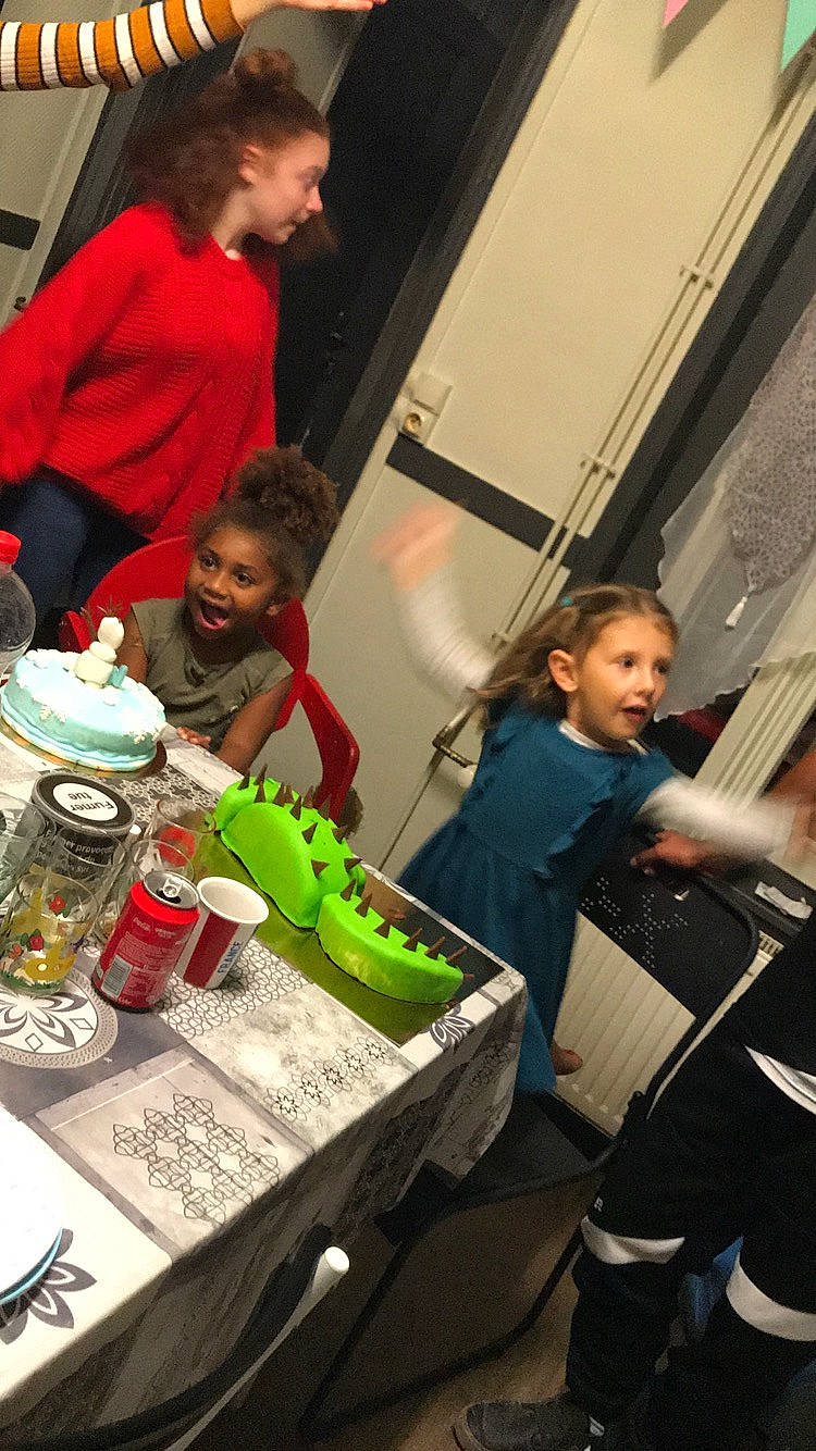 Crystal a rejoint le concours — aidez-le/la à gagner de superbes lots ! event, food, fun, girl, person, product, surprise