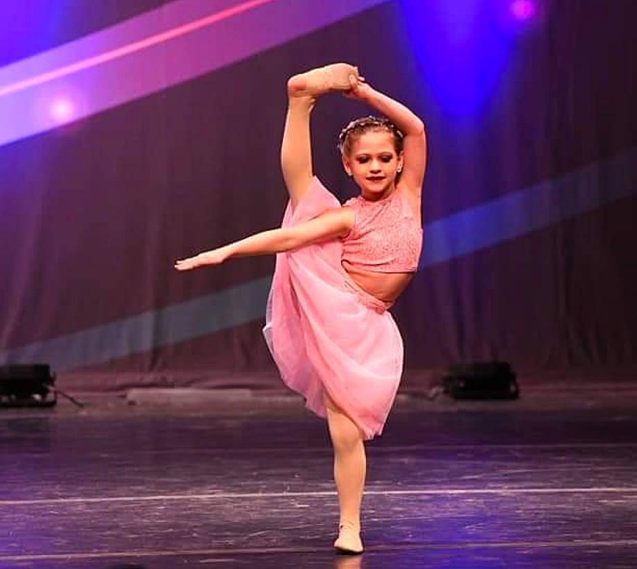 Arabella joined the competition — help win amazing prizes! ballet, ballet_dancer, choreography, concert_dance, dance, dancer, entertainment, event, footwear, fun, modern_dance, musical_theatre, performance, performance_art, performing_arts, person, public_event, sports, stage, talent_show