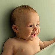 Matias participe au concours pour gagner de l'argent avec cette photo : baby, infant, smile, happy, face, skin, child, cheeks, blanket, soft, cute, portrait, expression, hand, naked, young, head, eyes, teeth, warm