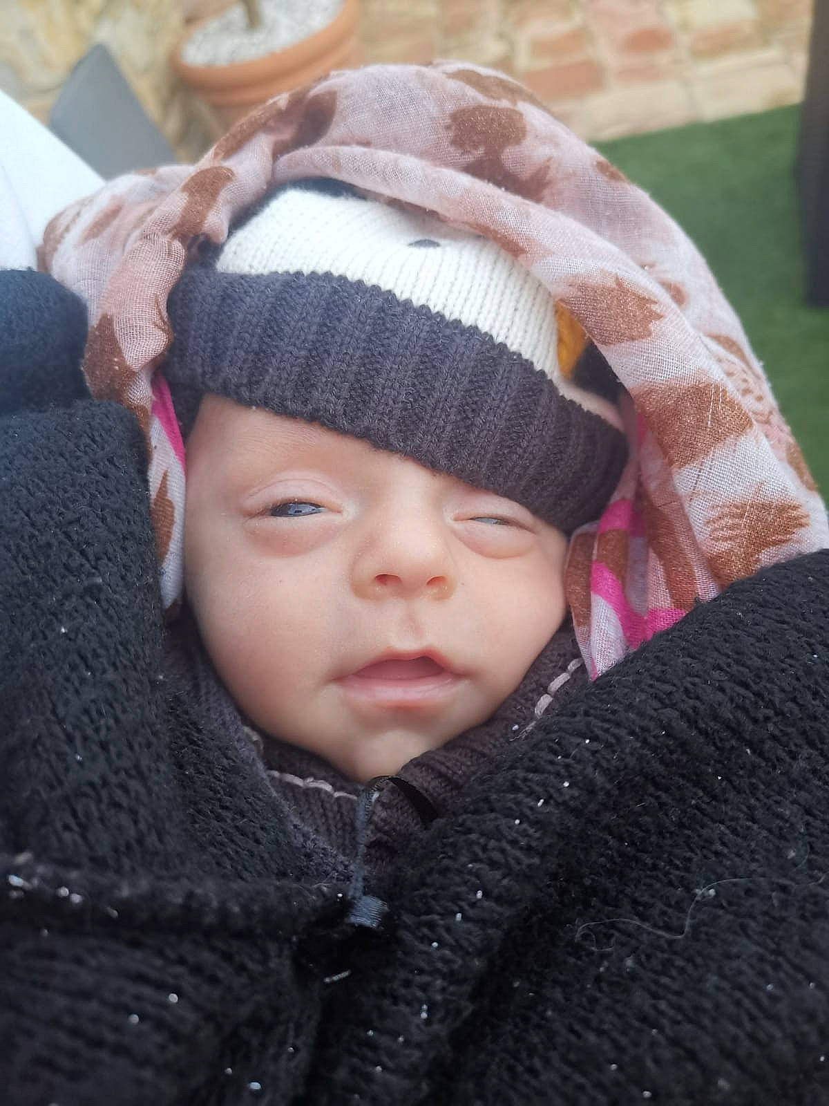 Angel participe au concours pour gagner de l'argent avec cette photo : baby, beanie, bonnet, cap, cheek, child, comfort, eye, face, fashion_accessory, fur, grass, headwear, knit_cap, outerwear, pattern, person, sleeve, toddler, winter