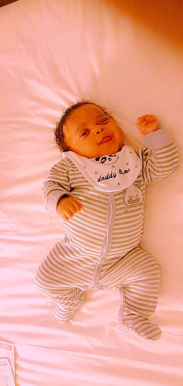 Ryan participe au concours pour gagner de l'argent avec cette photo : baby, baby_toddler_clothing, cheek, child, comfort, face, happy, head, linens, orange, pattern, peach, person, pink, portrait_photography, sitting, sleeve, smile, t_shirt, textile