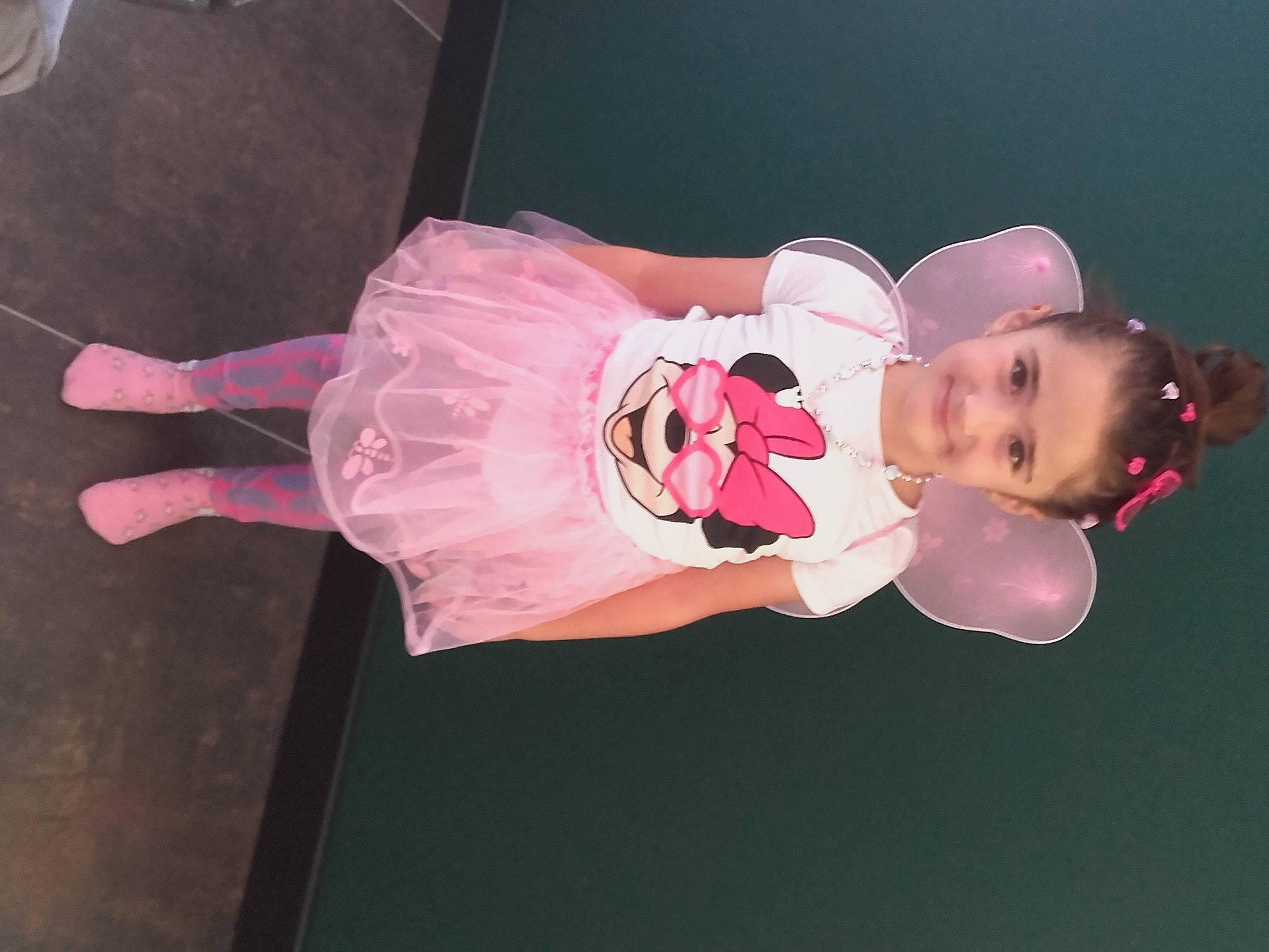 Maëlys participe au concours pour gagner de l'argent avec cette photo : baby, baby_products, baby_toddler_clothing, child, event, fun, joy, magenta, person, pink, plant, smile, toddler