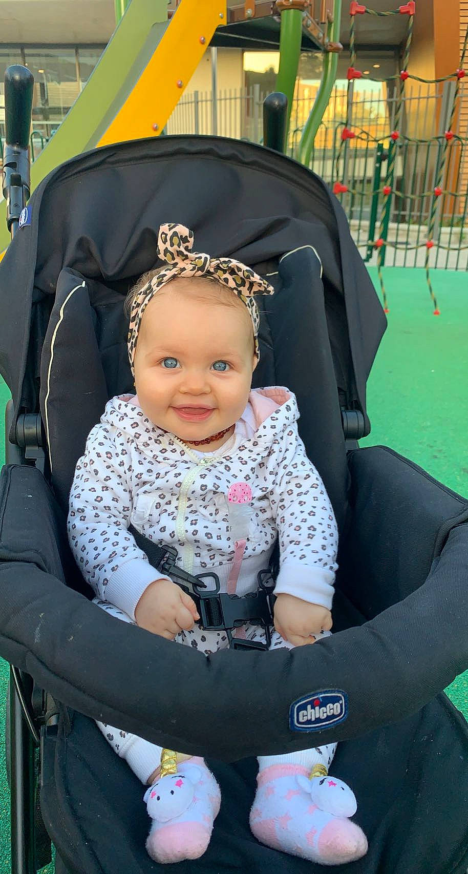 Inayah a rejoint le concours — aidez-le/la à gagner de superbes lots ! baby, baby_carriage, baby_products, baby_safety, baby_toddler_clothing, black, child, comfort, fun, happy, headwear, joy, leisure, person, photograph, playground, product, sitting, smile, toddler