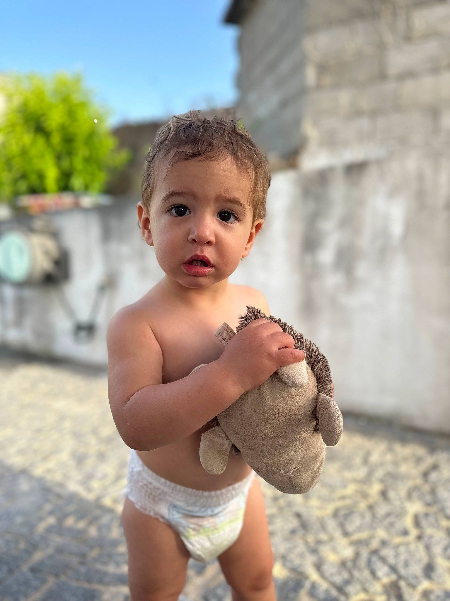 Samuel participe au concours pour gagner de l'argent avec cette photo : arm, baby, chest, eye, face, finger, flash_photography, gesture, hair, hand, happy, head, joint, lip, person, skin, sky, stomach, swimwear, toddler