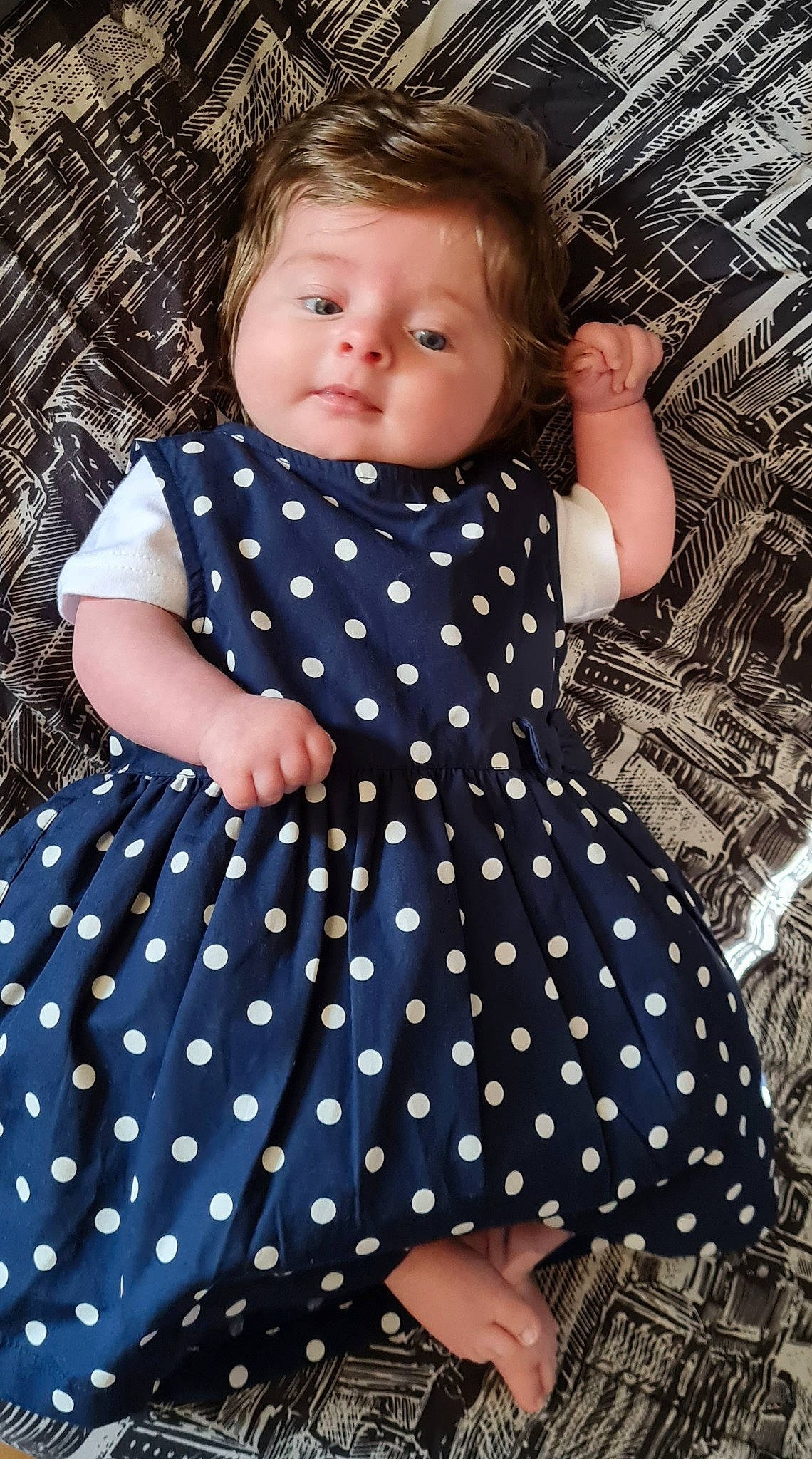 Shelsea a rejoint le concours — aidez-le/la à gagner de superbes lots ! arm, baby, baby_toddler_clothing, black, day_dress, dress, fashion, hairstyle, human_body, iris, neck, one_piece_garment, pattern, person, photograph, pink, skin, sleeve, standing, textile