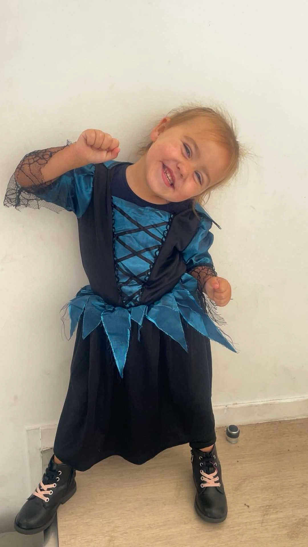 Mia participe au concours pour gagner de l'argent avec cette photo : child, toddler, costume, dress, blue, black, smile, happy, posing, boots, floor, wall, young, fun, cute, indoor, person, fashion, footwear, joyful